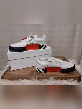 Off-White Vulcanized Low In The White Black Colorway Size 38 Euro NWT